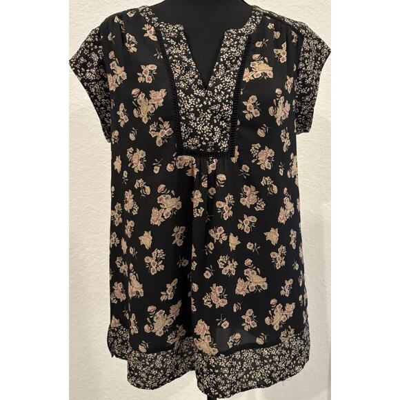 DR2 Black Floral Cap Sleeve V-Neck with Cutouts Blouse Size Medium - Picture 1 of 5